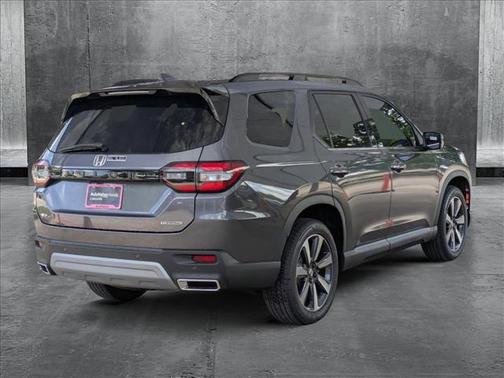 2025 Honda Pilot Touring 8-Passenger