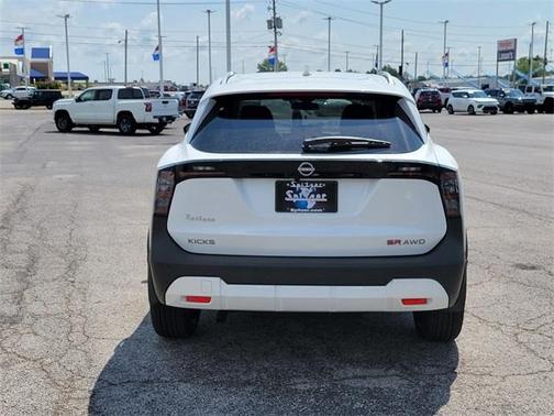 2025 Nissan Kicks SR