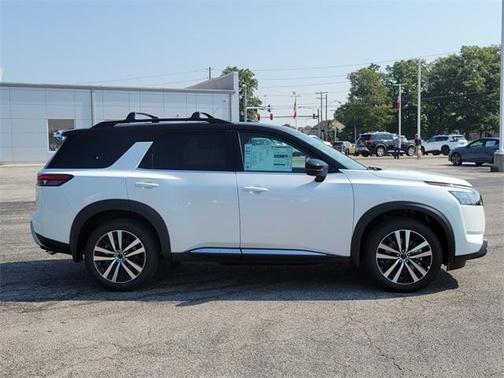 2025 Nissan Pathfinder Platinum