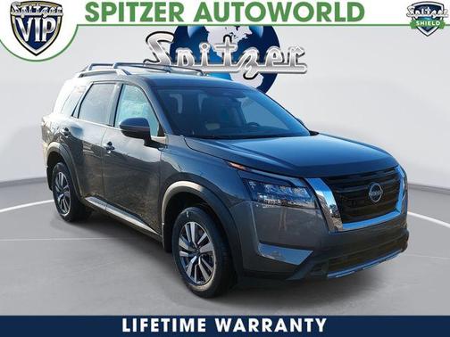 2025 Nissan Pathfinder SL