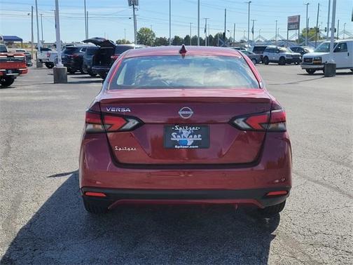 2025 Nissan Versa 1.6 SR