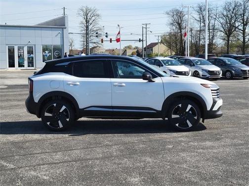 2025 Nissan Kicks SR