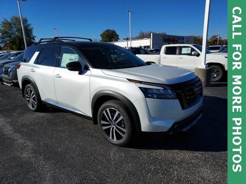 2025 Nissan Pathfinder Platinum