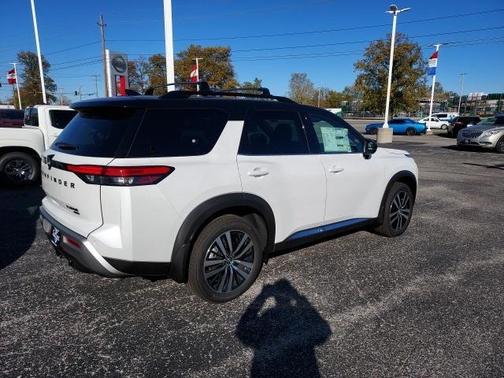 2025 Nissan Pathfinder Platinum