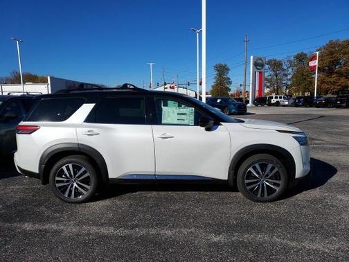 2025 Nissan Pathfinder Platinum