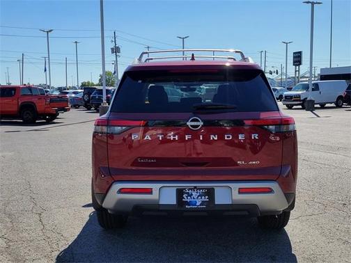2025 Nissan Pathfinder SL