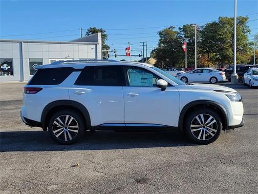 2025 Nissan Pathfinder Platinum
