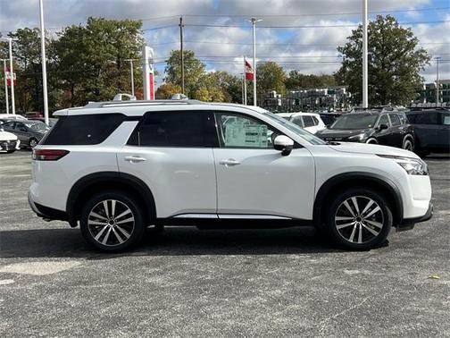 2025 Nissan Pathfinder Platinum