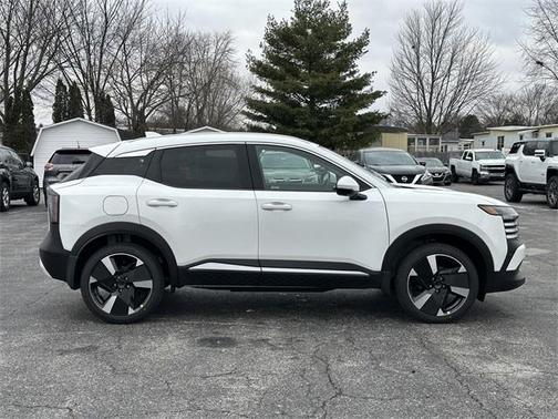 2025 Nissan Kicks SR