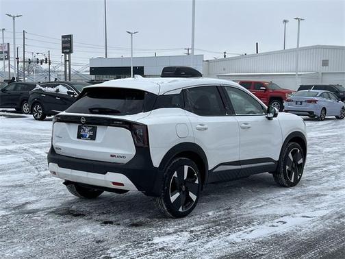 2025 Nissan Kicks SR