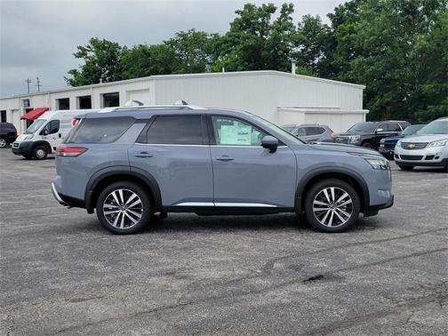 2025 Nissan Pathfinder Platinum