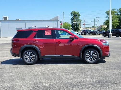 2023 Nissan Pathfinder SL