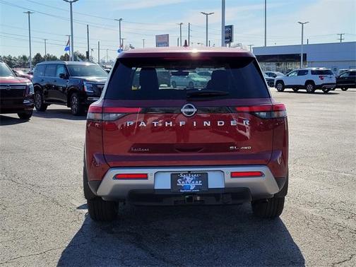 2025 Nissan Pathfinder SL