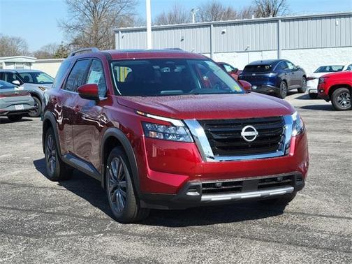 2025 Nissan Pathfinder SL