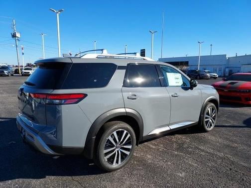 2025 Nissan Pathfinder Platinum