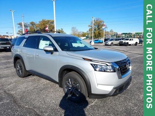 2025 Nissan Pathfinder SV