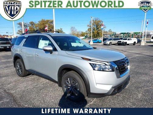 2025 Nissan Pathfinder SV