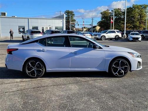 2025 Nissan Altima SR
