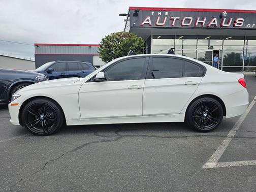 White 2013 BMW 320 i