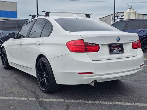 White 2013 BMW 320 i