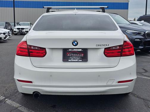 White 2013 BMW 320 i