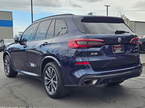 Phytonic Blue Metallic 2023 BMW X5 xDrive40i
