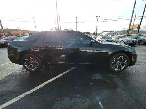 Photo 5 of 30 of 2016 Chrysler 300 S