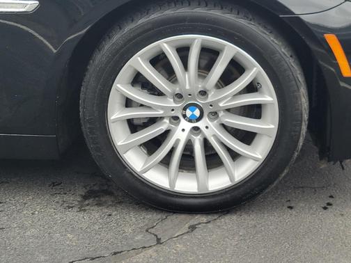 Photo 4 of 30 of 2014 BMW 528 i xDrive