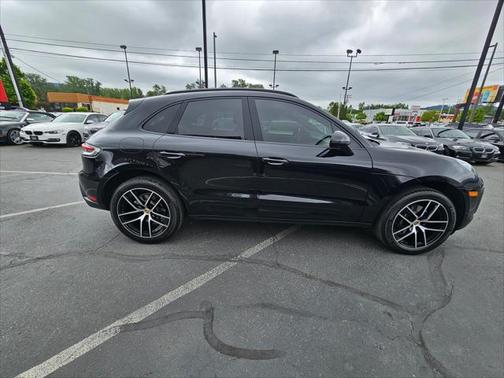 2024 Porsche Macan Base