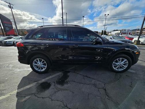 2017 Porsche Cayenne Base