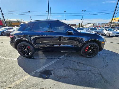 2017 Porsche Macan Turbo