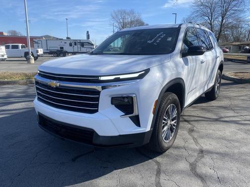 2025 Chevrolet Traverse LT