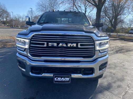 2019 RAM 3500 Laramie Crew Cab 4x4 8' Box