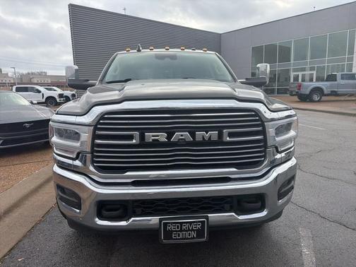 2019 RAM 3500 Laramie Crew Cab 4x4 8' Box