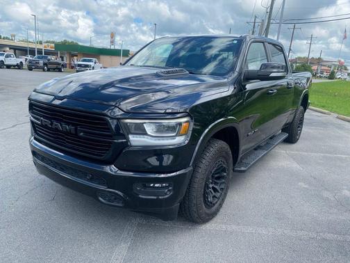 Diamond Black Crystal Pearlcoat 2022 RAM 1500 Laramie