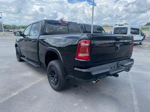 Diamond Black Crystal Pearlcoat 2022 RAM 1500 Laramie