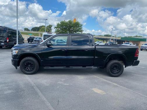 Diamond Black Crystal Pearlcoat 2022 RAM 1500 Laramie
