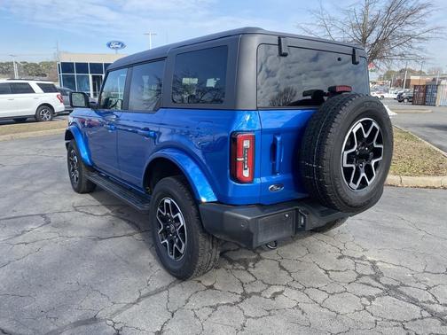 2024 Ford Bronco Outer Banks
