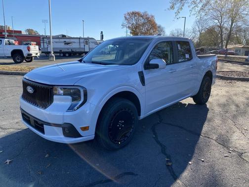 2026 Ford Maverick Lobo Standard