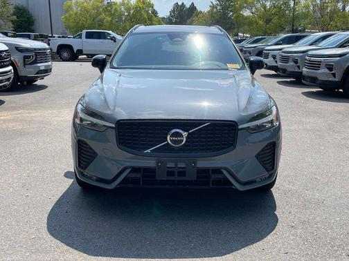 Silver Dawn Metallic 2023 Volvo XC60 B5 Plus Dark Theme