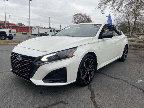 2023 Nissan Altima SR FWD