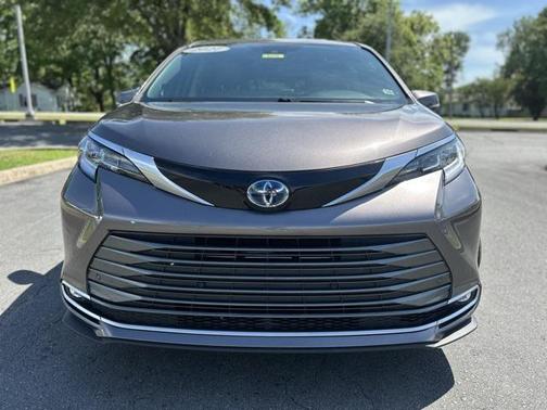 2021 Toyota Sienna Limited 7-Passenger
