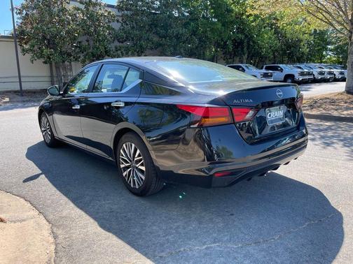 Super Black 2024 Nissan Altima 2.5 SV