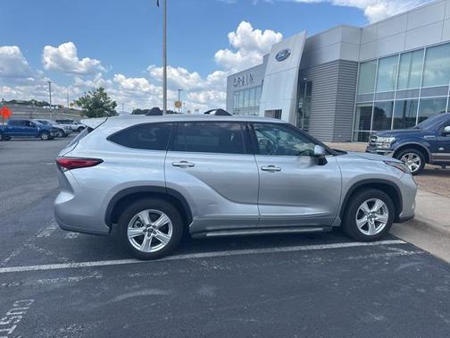 2021 Toyota Highlander LE
