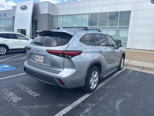 2021 Toyota Highlander LE