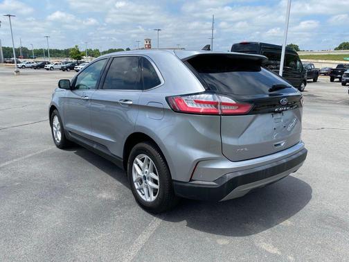 Iconic Silver Metallic 2022 Ford Edge SEL
