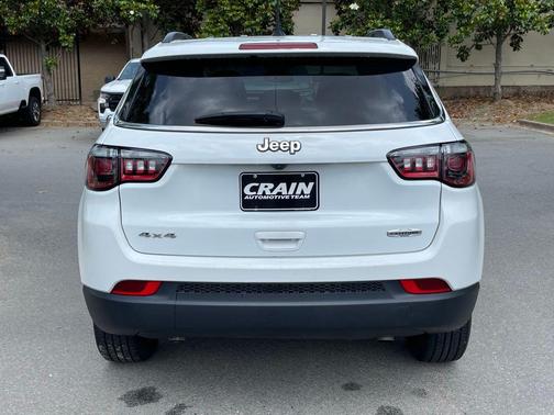 Bright White Clearcoat 2024 Jeep Compass Latitude