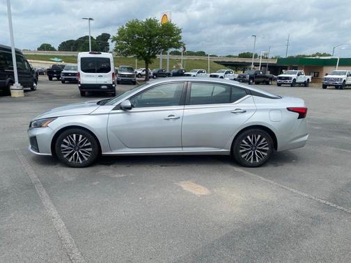 Brilliant Silver Metallic 2023 Nissan Altima 2.5 SV