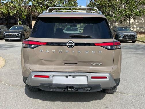 2024 Nissan Pathfinder Platinum FWD