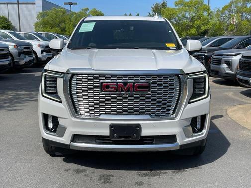 White Frost Tricoat 2022 GMC Yukon Denali